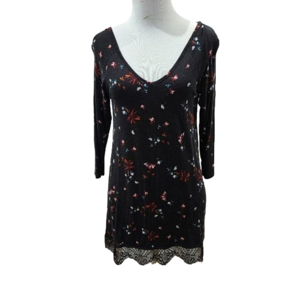Maurices Floral print with cut out in the back top